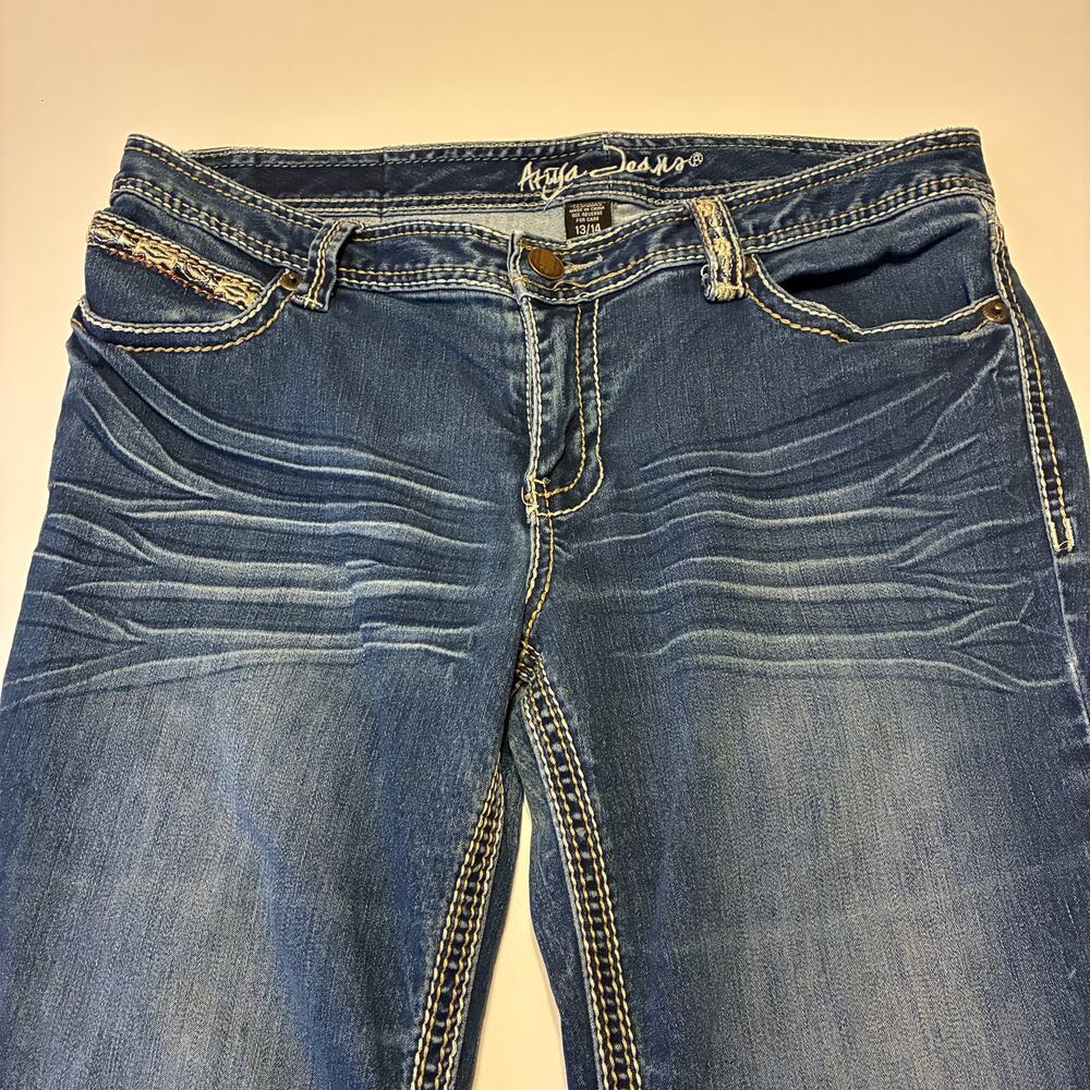 Ariya Jeans Blue Embroidered Bell Bottoms Flare Women Size 13-14 Juniors Western